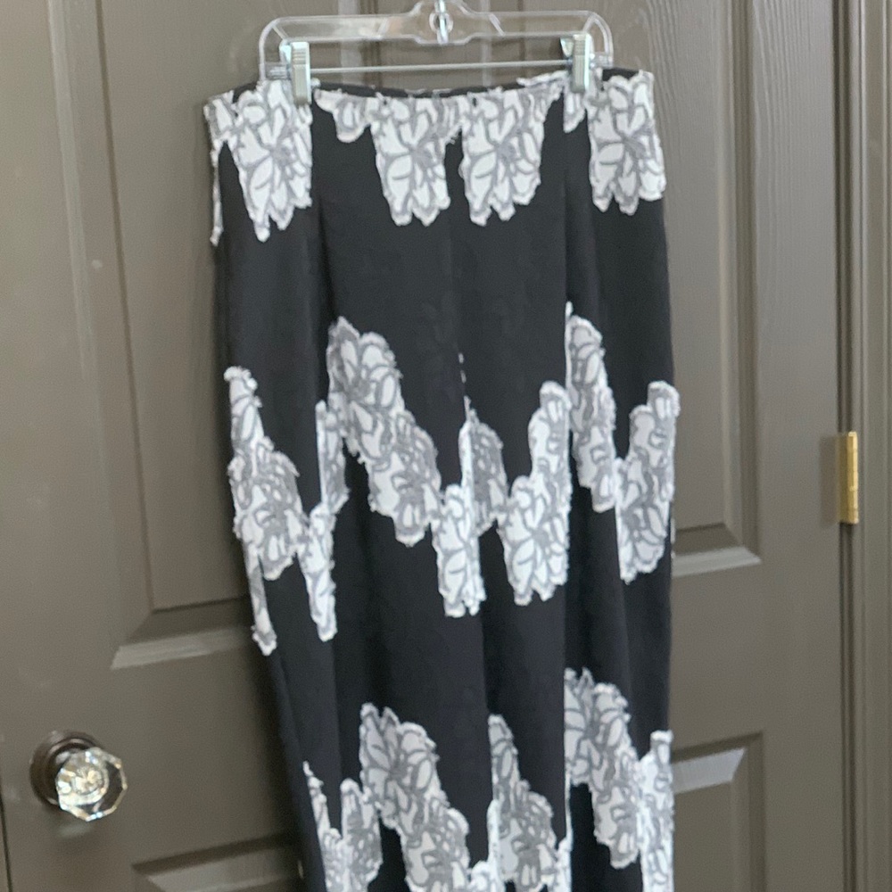 Frank Lyman Black/White Woven Pant